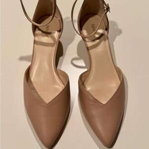 Nine West Tan Heeled Shoes with Sophisticated Design